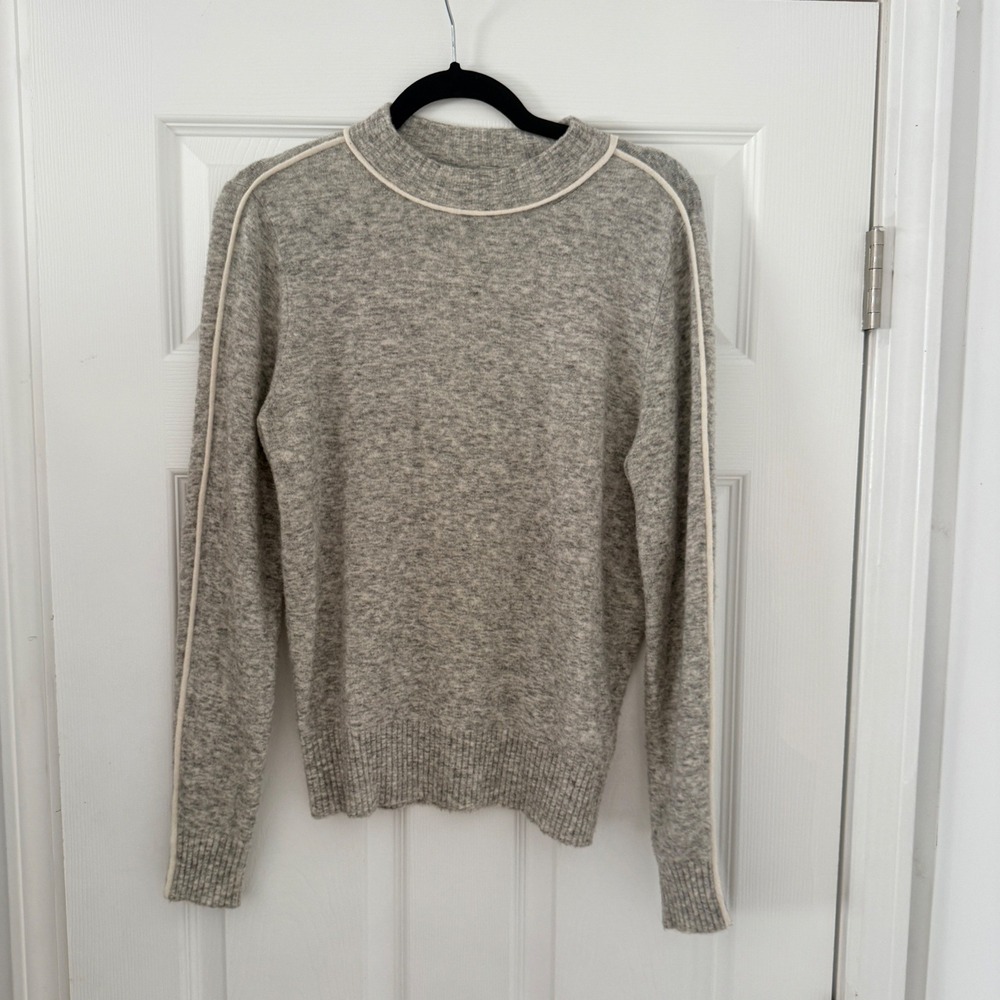 Athleta XS Gray Merino Wool Blend Crew‎ Neck Sweater Contrast Piping 510492 Cozy